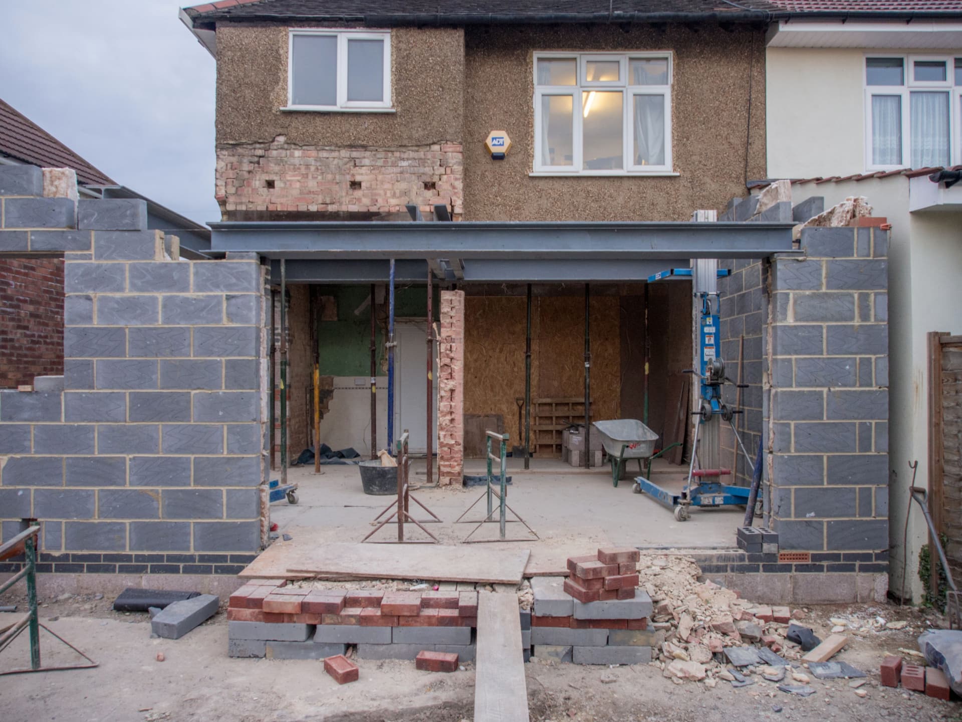 Extension structure during construction
